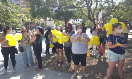 Miembros de Pañuelos Amarillos se manifestaron frente a Tribunales. Miembros de Pañuelos Amarillos se manifestaron frente a Tribunales.