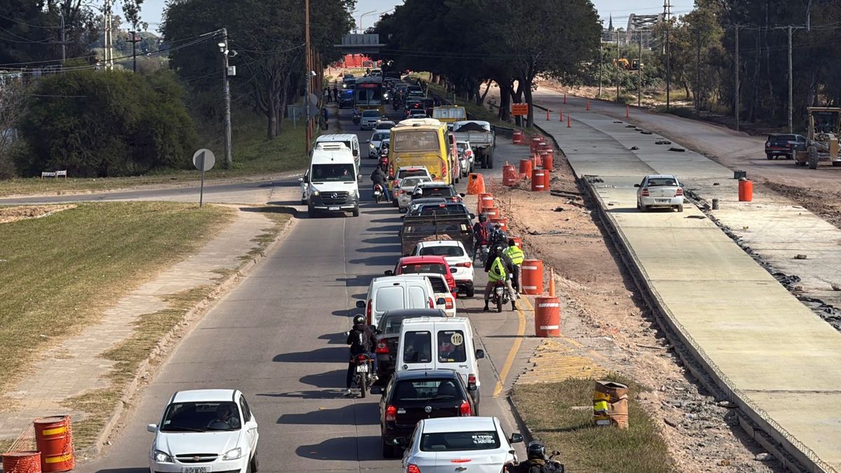 Caos de tránsito en el ingreso y egreso a Santa Fe por el Puente Carretero.