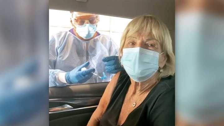 Yanina Latorre vacunó a su madre y fue duramente criticada por Jorge Rial y Pablo Duggan.