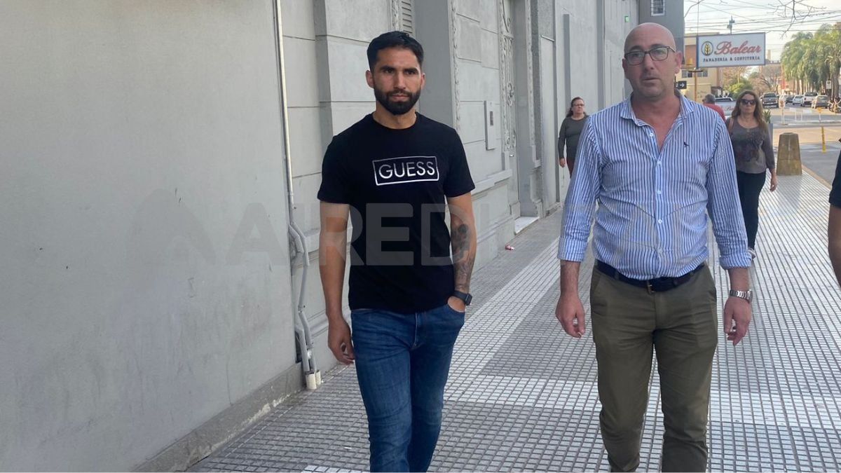 El jugador paraguayo ya está en la ciudad de Santa Fe. El jugador paraguayo ya está en la ciudad de Santa Fe.