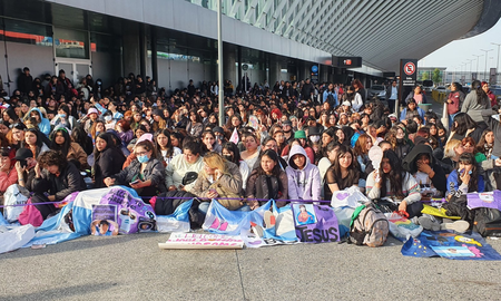 Jin de BTS ya está en Argentina y cientos de ARMYs lo esperaron en el aeropuerto. Jin de BTS ya está en Argentina y cientos de ARMYs lo esperaron en el aeropuerto.