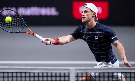 Diego Schwartzman derrotó a Gasquet, pasó a semifinales del Masters 1000 de París y quedó bien parado para jugar el Masters de Londres. Diego Schwartzman derrotó a Gasquet, pasó a semifinales del Masters 1000 de París y quedó bien parado para jugar el Masters de Londres.