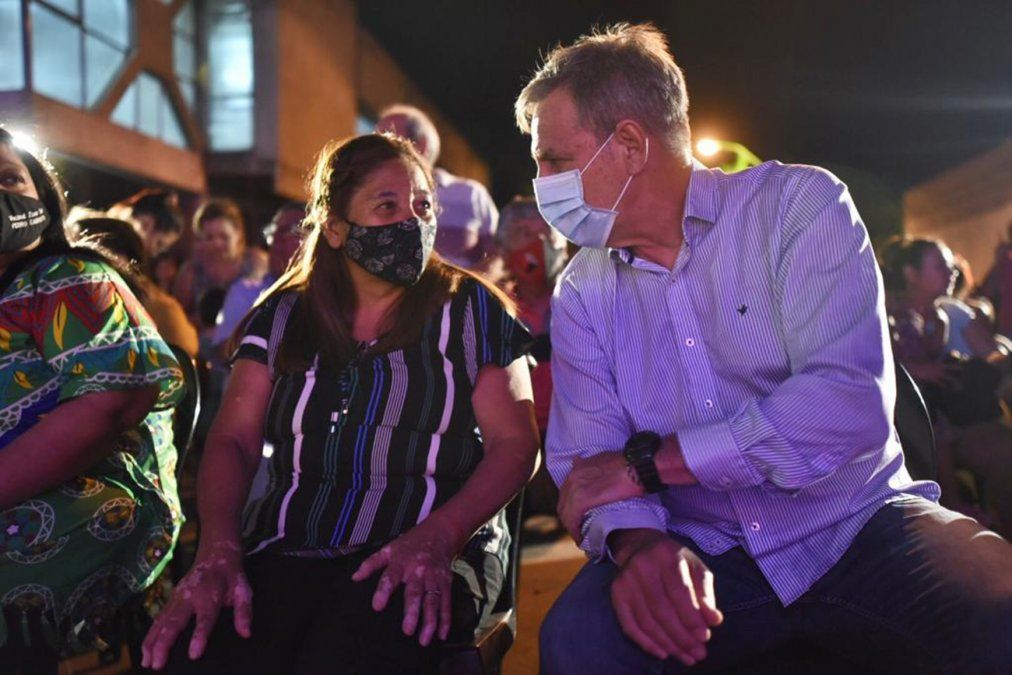 El intendente Emilio Jatón encabezó esta noche la inauguración de las obras de reconstrucción de la Estación Mitre.