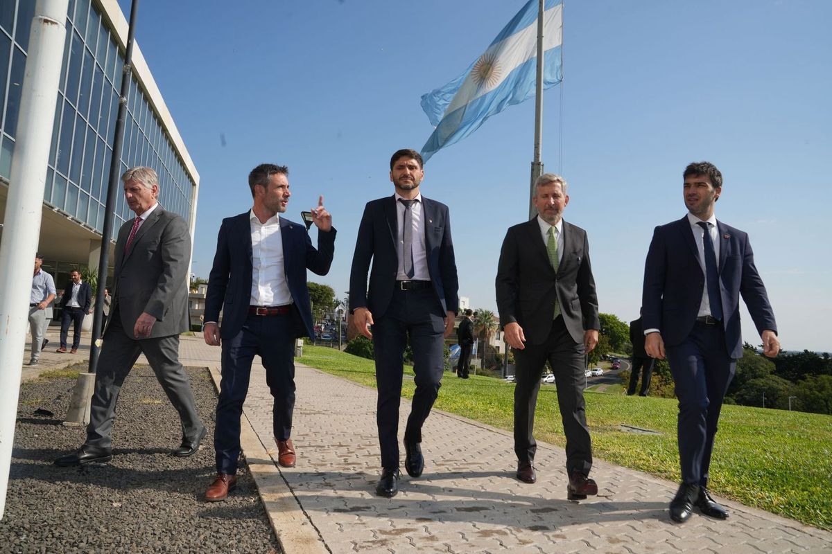 Los gobernadores de diferentes provincias se reunieron en Paraná para debatir sobre el futuro productivo de Argentina.