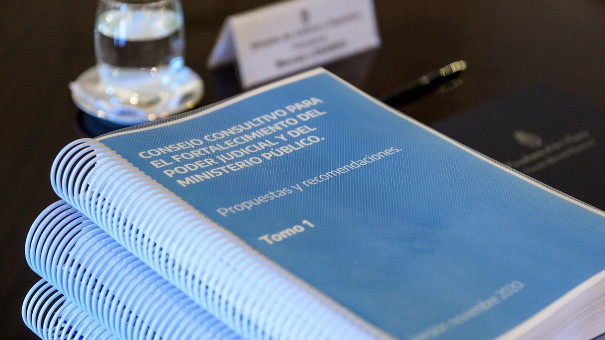 El presidente Alberto Fernández recibió este jueves por la tarde en Casa Rosada el informe final del Consejo Consultivo para el Fortalecimiento del Poder Judicial y del Ministerio Público