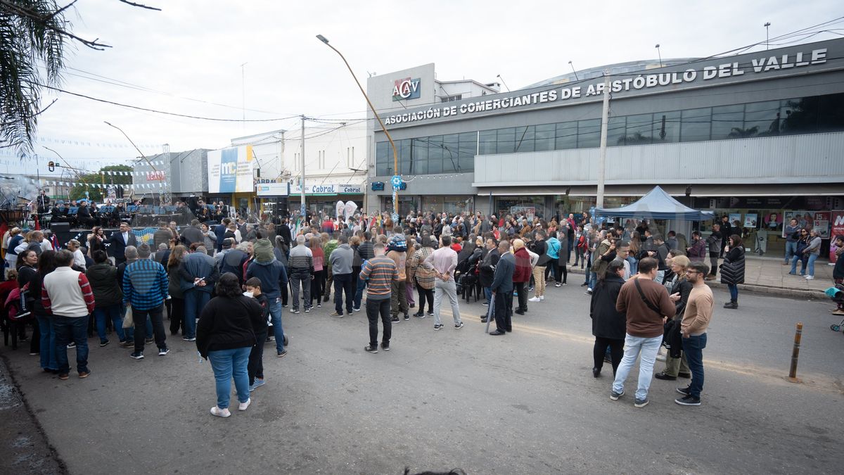En el escenario se desarrolló el acto central y hubo artistas invitados. En el escenario se desarrolló el acto central y hubo artistas invitados.