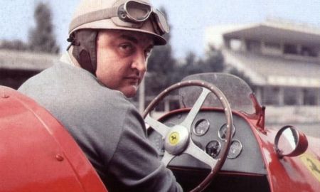 El argentino José Froilán González fue el primer piloto en darle una victoria en Fórmula 1 a Ferrari. El argentino José Froilán González fue el primer piloto en darle una victoria en Fórmula 1 a Ferrari.