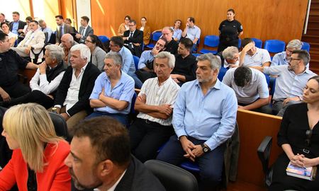 La Fiscalía de Delitos Complejos solicitó la prisión preventiva por 120 días para cuatro ex directivos de la empresa agroexportadora Vicentin. La Fiscalía de Delitos Complejos solicitó la prisión preventiva por 120 días para cuatro ex directivos de la empresa agroexportadora Vicentin.