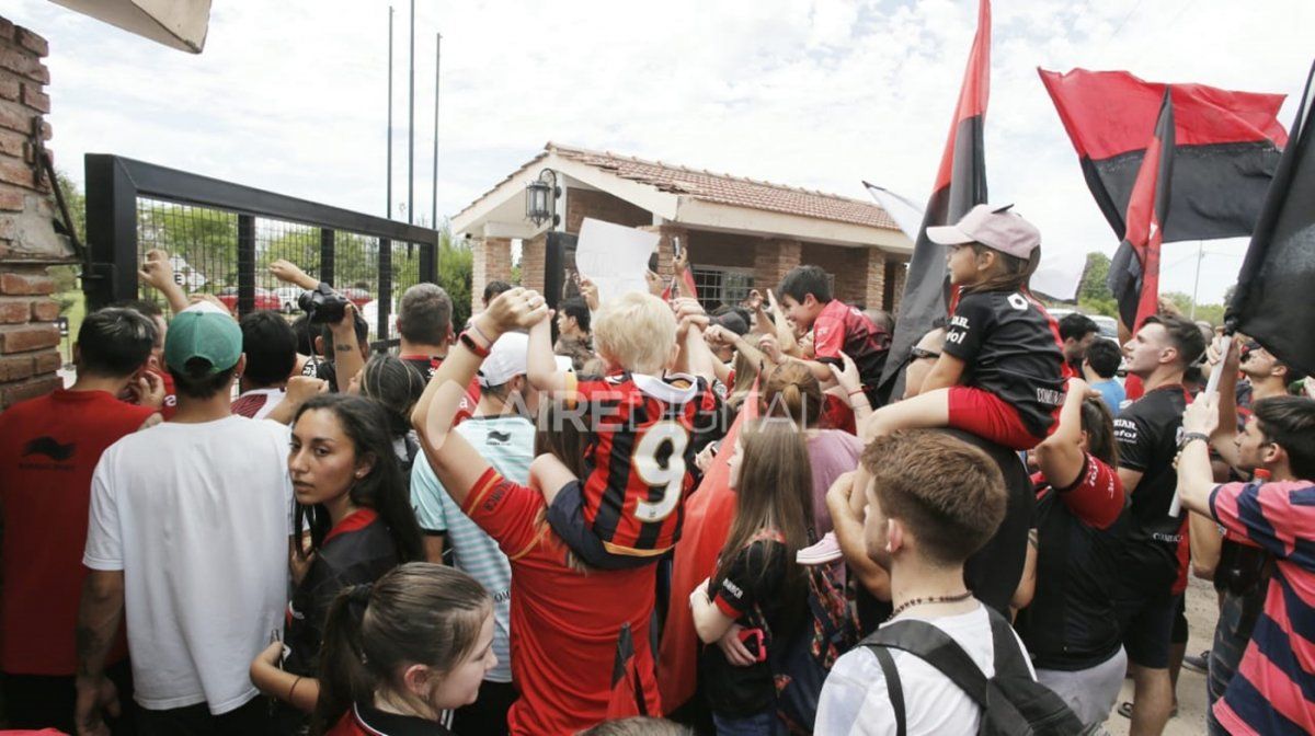 Las 37 mejores fotos de la multitudinaria despedida al plantel de Colón