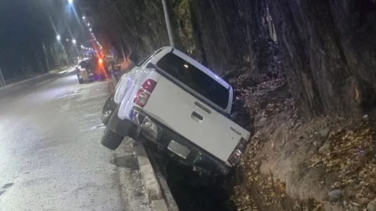 El accidente movilizó a bomberos y equipos de emergencia.