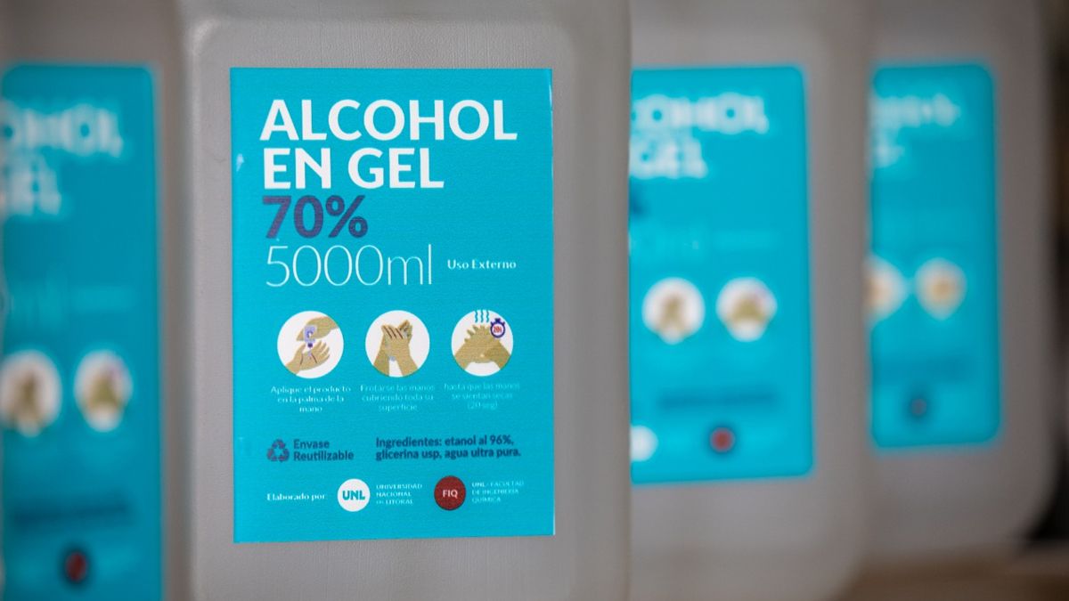 La UNL produce más de 1000 litros de alcohol en gel para la emergencia sanitaria por coronavirus