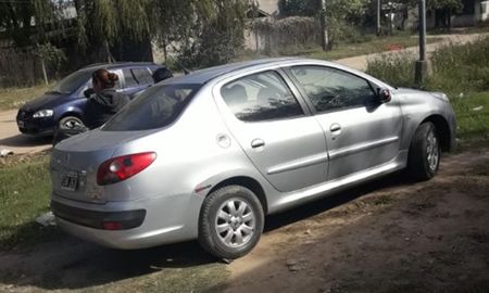 El auto con el que el empleado policial chocó a la adolescente quedó secuestrado El auto con el que el empleado policial chocó a la adolescente quedó secuestrado