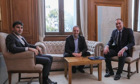 Ignacio Torres en Casa Rosada con Manuel Adorni y Diego Santilli. Ignacio Torres en Casa Rosada con Manuel Adorni y Diego Santilli.