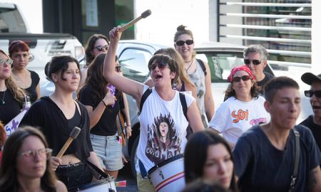 La jornada de este lunes lunes pretende ser una respuesta federal y masiva frente a lo que las mujeres consideran un retroceso en los derechos ganados en las últimas décadas. La jornada de este lunes lunes pretende ser una respuesta federal y masiva frente a lo que las mujeres consideran un retroceso en los derechos ganados en las últimas décadas.