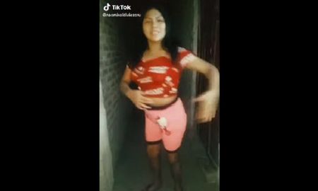 video escalofriante: se filmo bailando en tiktok y aparecio un fantasma video escalofriante: se filmo bailando en tiktok y aparecio un fantasma