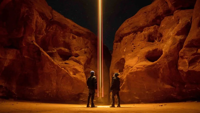 El misterioso monolito que apareció en el desierto: ¿contacto extraterrestre o fenómeno natural?