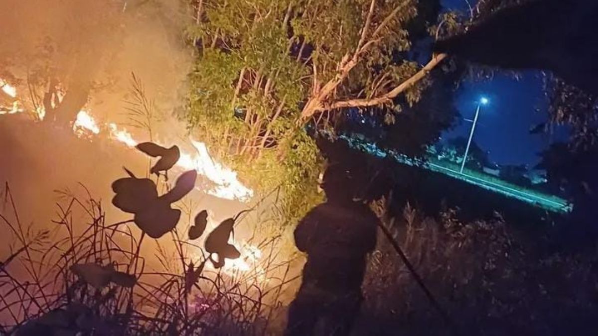 Al menos una dotación de bomberos salió desde el cuartel hacia el lugar.