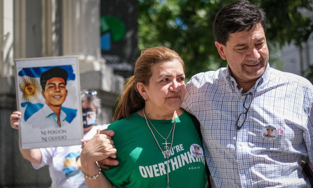 No son humanos, no pueden andar sueltos por ahí, dijo Graciela. No son humanos, no pueden andar sueltos por ahí, dijo Graciela.