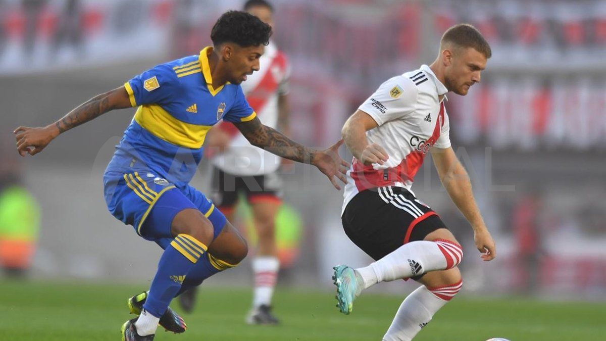 El Millonario quiere reafirmar su liderazgo luego del traspié en la Copa Libertadores. El Xeneize busca acortar distancias y prenderse en la pelea.