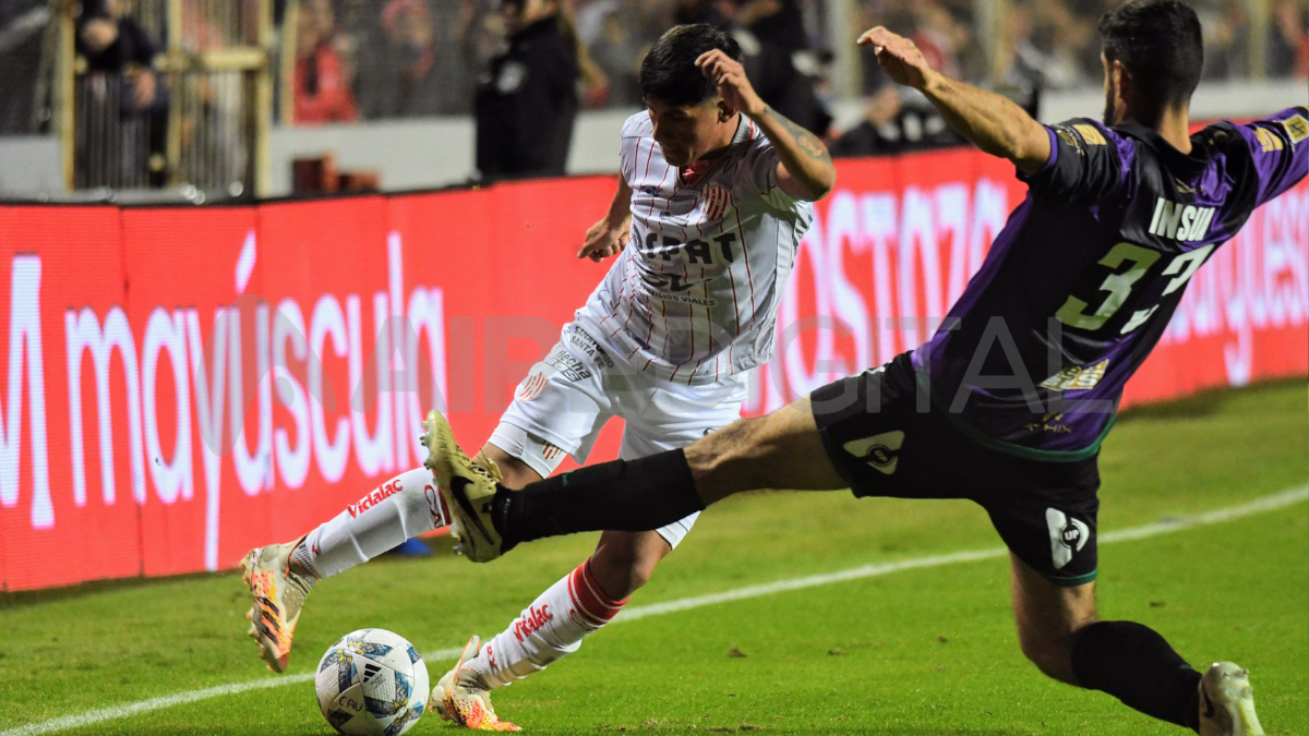 Lautaro Vargas debutó en la primera de Unión en el triunfo ante Banfield y fue recibido con aplausos por su familia.