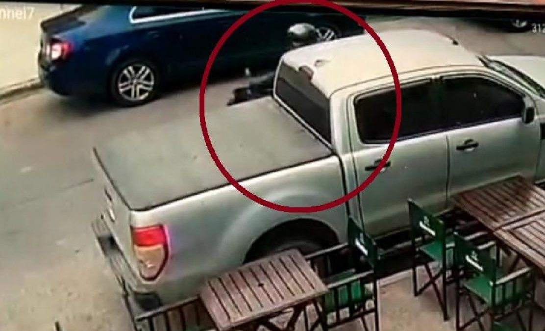 Reventaron una camioneta delante de tres policías que iban papando moscas