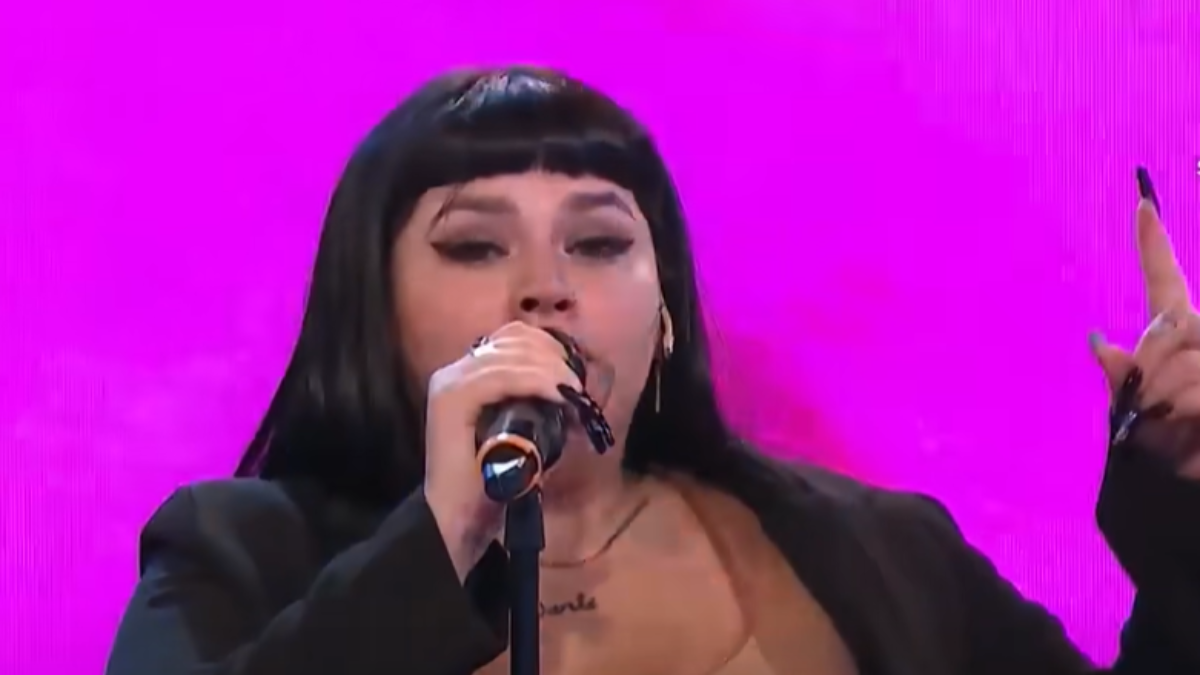 La cantante Flor Álvarez pasó por el programa de Fer Dente, transmitido por la pantalla de América TV. La cantante Flor Álvarez pasó por el programa de Fer Dente, transmitido por la pantalla de América TV.