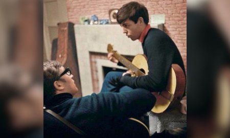 John Lennon y Paul McCartney se unieron por su amor a la música y la tragedia familiar John Lennon y Paul McCartney se unieron por su amor a la música y la tragedia familiar