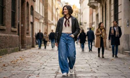 Las siluetas oversized y los cortes amplios marcan el regreso del denim como protagonista de la temporada. Las siluetas oversized y los cortes amplios marcan el regreso del denim como protagonista de la temporada.