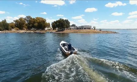 Escapada a una localidad de Buenos Aires con un hermoso lago y playas únicas. Escapada a una localidad de Buenos Aires con un hermoso lago y playas únicas.