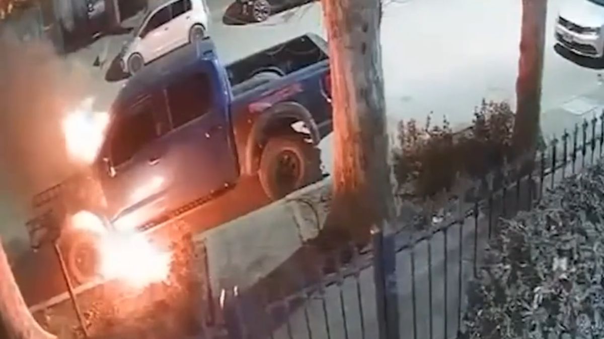 El impactante ataque quedó filmado y se investiga el móvil.