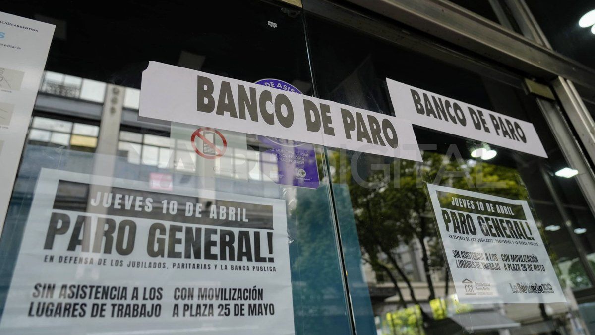 La reforma laboral implica la virtual liquidación del derecho constitucional de huelga y, de un modo más general, de todos los derechos colectivos. La reforma laboral implica la virtual liquidación del derecho constitucional de huelga y, de un modo más general, de todos los derechos colectivos.