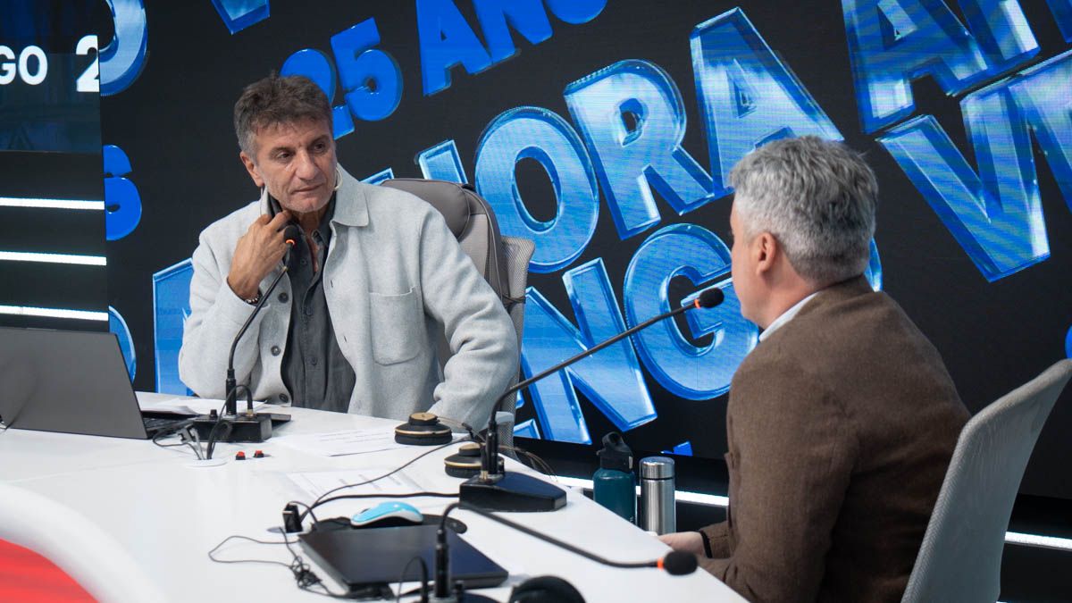 Coleccionistas propone recorrer no solo el legado musical de Soda Stereo, sino también la experiencia personal de un fanático. Coleccionistas propone recorrer no solo el legado musical de Soda Stereo, sino también la experiencia personal de un fanático.