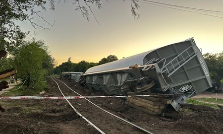Así se encuentra el Belgrano Cargas que descarriló en la ciudad de Santa Fe.