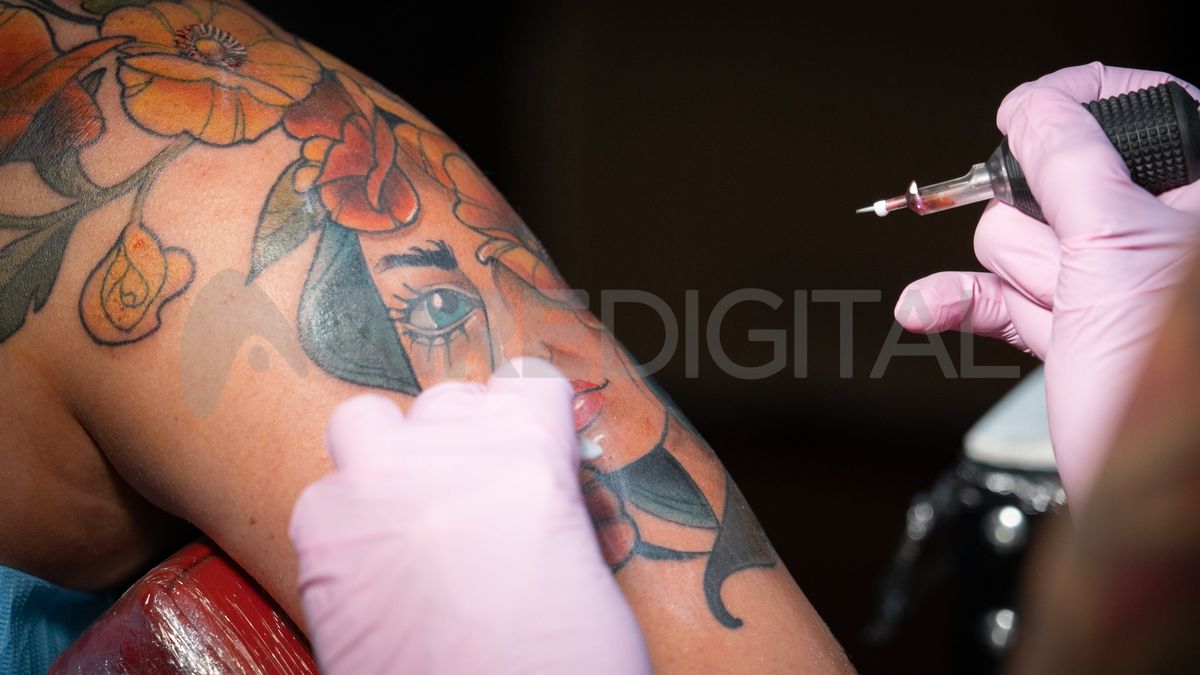 “Ahora está habiendo un montón de tatuadoras, por suerte. Fue un camino que fuimos armando desde hace un par de años atrás y está muy bueno, porque ahora está más igualitaria la cuestión”, contó Erica.