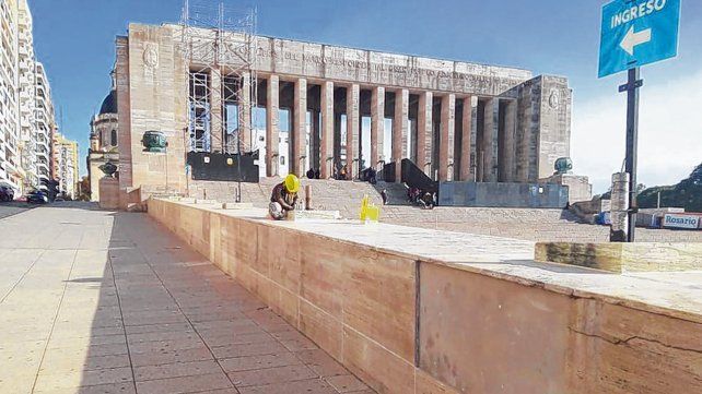 Hallaron un cadáver cerca del Monumento