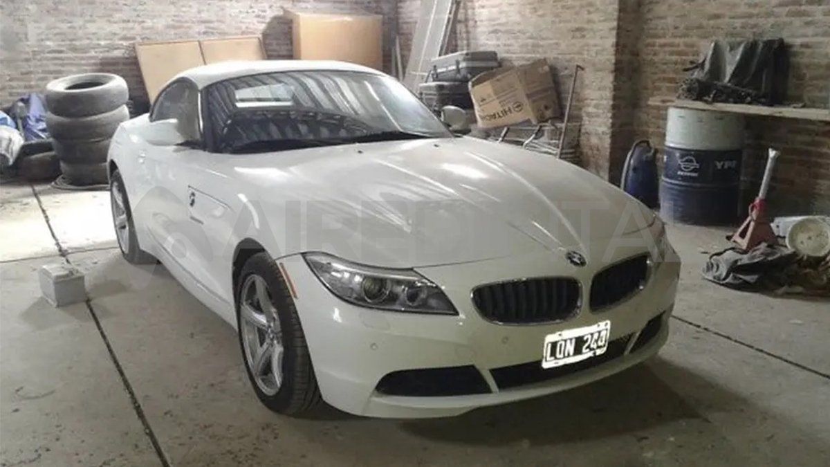 En el inicio de la investigación, se creyó que el auto de Paz estaba en un galpón de Sauce Viejo que era utilizado por el Zurdo Villarroel. Sin embargo, fue localizado después en una cochera de la zona de tribunales.