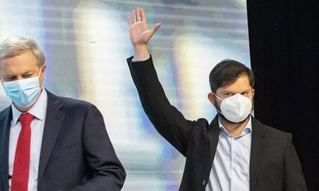 Boric es un diputado de 35 años, la edad mínima para ser presidente de Chile, que nació en la sureña región de Magallanes y fue un reconocido líder estudiantil.