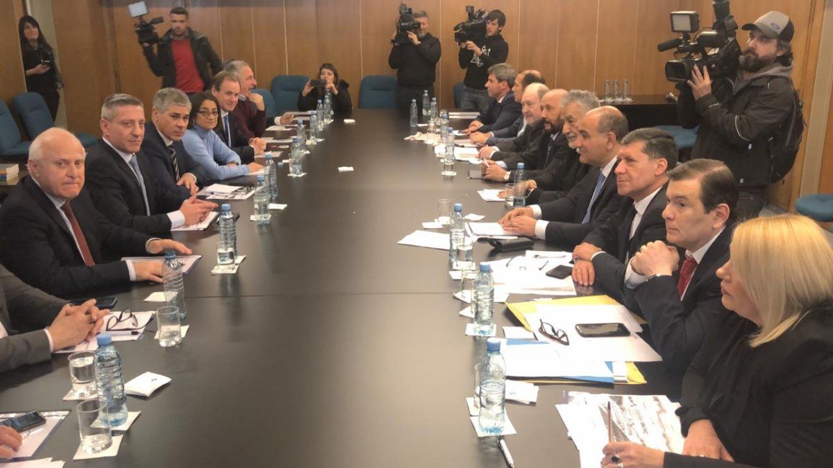 Gobernadores opositores cuestionaron las medidas de Macri y Lifschitz anticipó que irán a la Corte