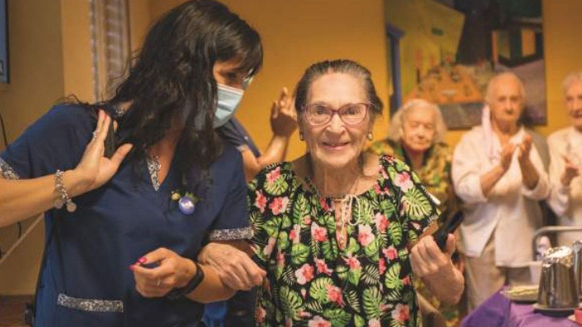 Lucía de la Vega, coordinadora del Equipo Transversal Feminista del CELS, indicó que, a través de este monitoreo, quedaron vigentes sólo 4 “de las 50 políticas de cuidados existentes” a nivel nacional. Lucía de la Vega, coordinadora del Equipo Transversal Feminista del CELS, indicó que, a través de este monitoreo, quedaron vigentes sólo 4 “de las 50 políticas de cuidados existentes” a nivel nacional.