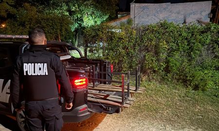 Los bancos robados fueron recuperados y serán restituidos al centro cultural Sapucay. Los bancos robados fueron recuperados y serán restituidos al centro cultural Sapucay.