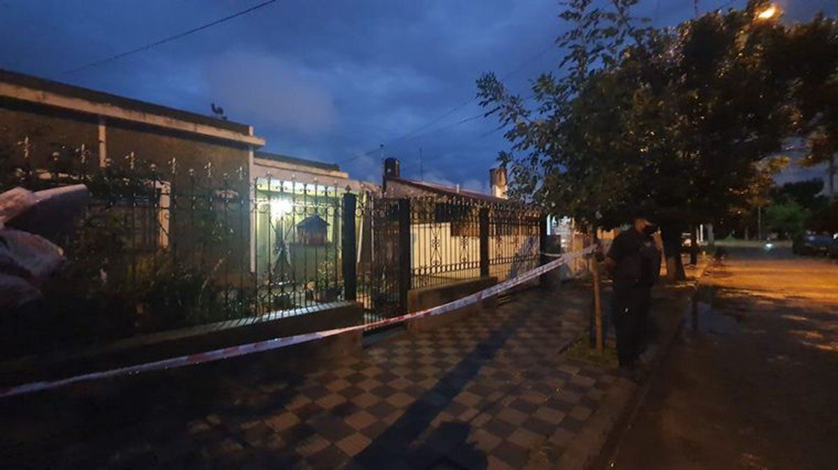 La Policía no descarta la motivación de un robo.