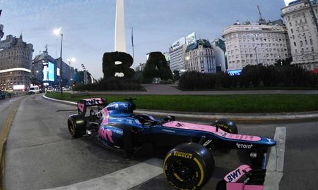 Presentaron el auto de Fórmula 1 que Franco Colapinto manejará en su exhibición en Buenos Aires. Presentaron el auto de Fórmula 1 que Franco Colapinto manejará en su exhibición en Buenos Aires.