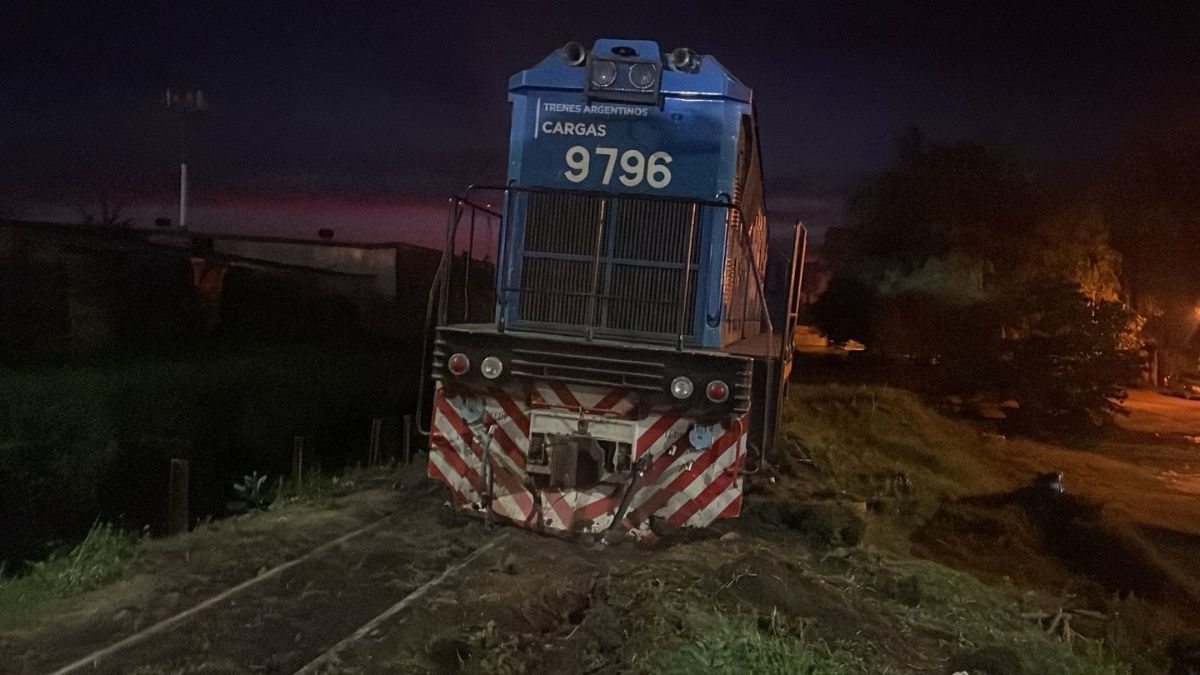 El vagón de un tren de Trenes Argentinos se desvió de las vías en el oeste de la ciudad. El vagón de un tren de Trenes Argentinos se desvió de las vías en el oeste de la ciudad.