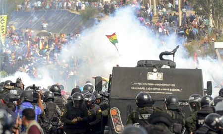 En la ampliación de la denuncia, el gobierno nacional consideró probada la participación del expresidente Mauricio Macri en el golpe de Estado cometido contra Evo Morales en Bolivia en 2019. En la ampliación de la denuncia, el gobierno nacional consideró probada la participación del expresidente Mauricio Macri en el golpe de Estado cometido contra Evo Morales en Bolivia en 2019.