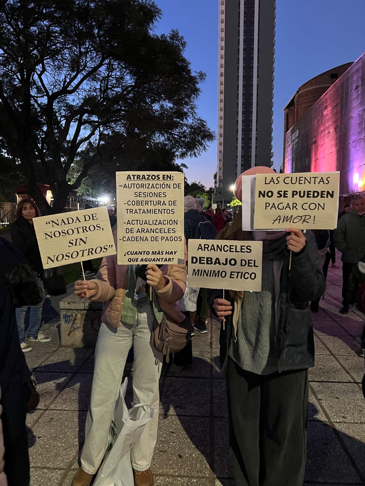 “Con amor no se pagan las cuentas”: prestadores y familias exigen soluciones. “Con amor no se pagan las cuentas”: prestadores y familias exigen soluciones.