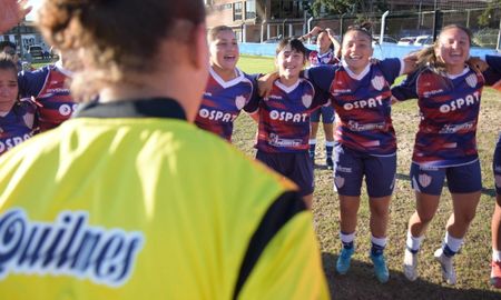 Unión igualó 0 a 0 ante El Porvenir y se clasificó a la final por el primer ascenso a Primera del fútbol femenino de AFA. Unión igualó 0 a 0 ante El Porvenir y se clasificó a la final por el primer ascenso a Primera del fútbol femenino de AFA.