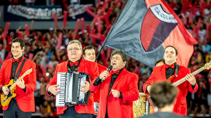 Mientras Argentina votaba, un refuerzo de Colón bailaba en familia al ritmo de Los Palmeras: 