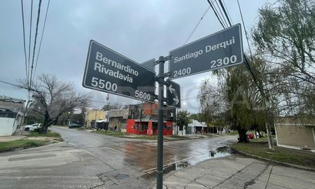 Un intento de entradera en manada alertó a los vecinos de barrio Sargento Cabral en horas de la madrugada. Un intento de entradera en manada alertó a los vecinos de barrio Sargento Cabral en horas de la madrugada.