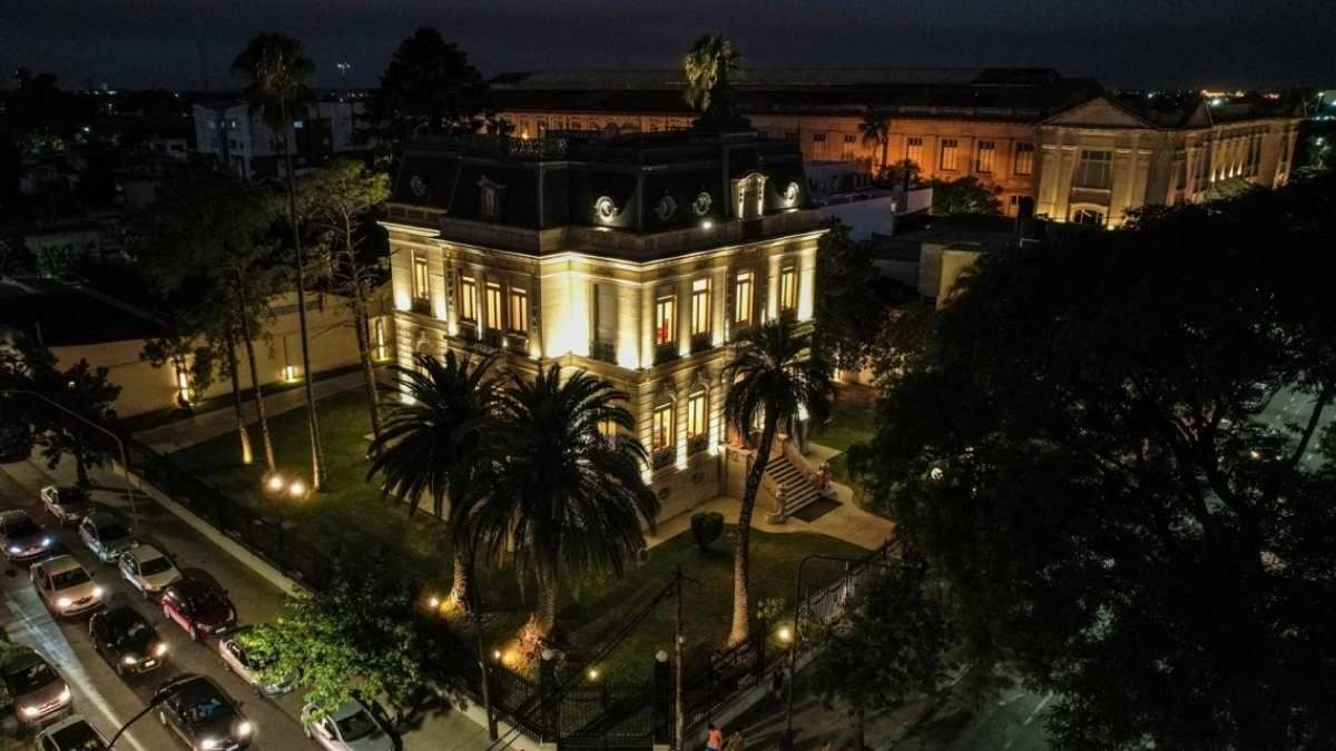 Más de 350 actividades gratuitas invitan a redescubrir la historia y el patrimonio de Santa Fe en una sola noche. Más de 350 actividades gratuitas invitan a redescubrir la historia y el patrimonio de Santa Fe en una sola noche.