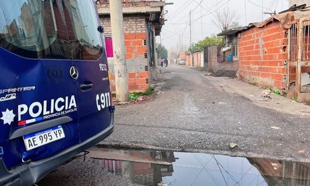 No hay muchos antecedentes en la historia reciente de Rosario de que un grupo dedicado al narcotráfico decida enfrentarse a la policía, menos a agentes de la fuerza federal. No hay muchos antecedentes en la historia reciente de Rosario de que un grupo dedicado al narcotráfico decida enfrentarse a la policía, menos a agentes de la fuerza federal.